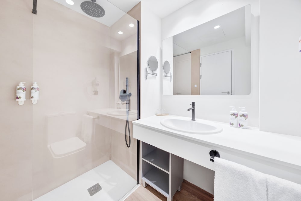 Standard Double Room, Balcony - Photo 7
