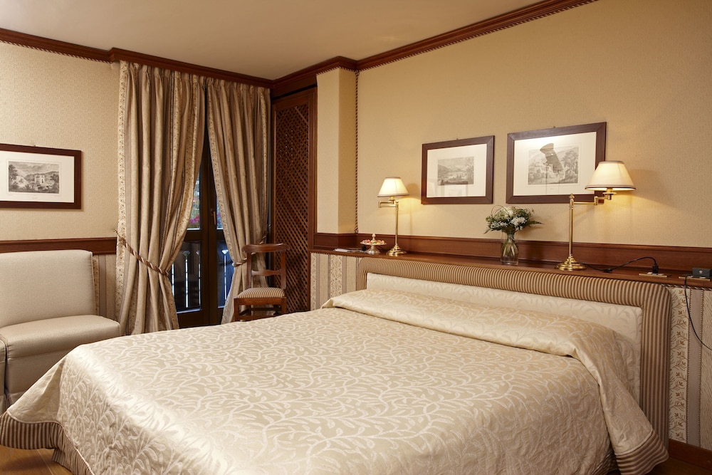 Standard Room, 1 King Bed photo 3