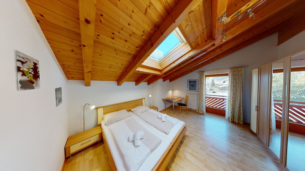 Family Chalet, 3 Bedrooms, Non Smoking, Mountainside photo 1