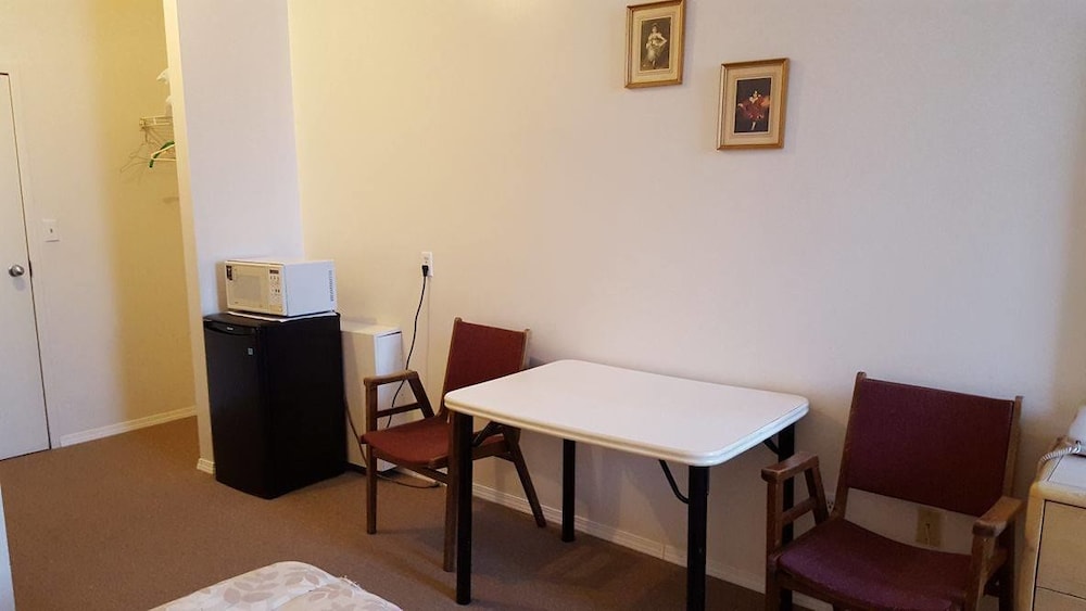 Standard Room, 2 Queen Beds photo 3