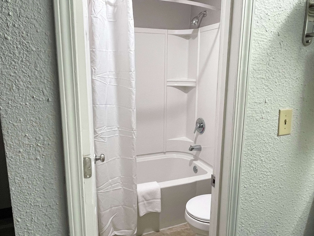 Deluxe Room, 1 King Bed, Smoking, Kitchenette