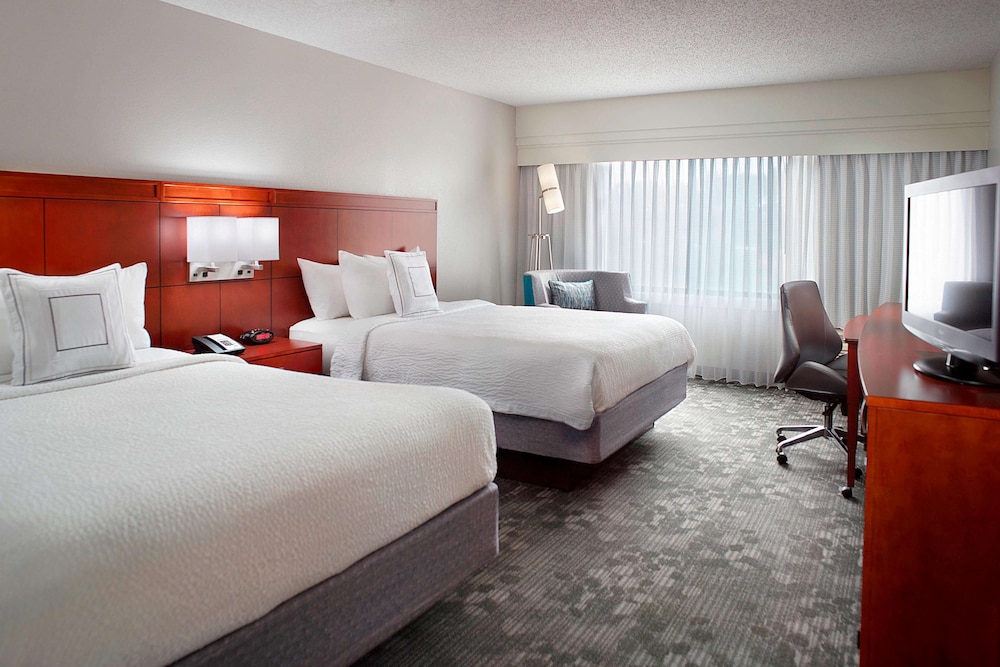 Deluxe Room, 2 Queen Beds - Photo 1