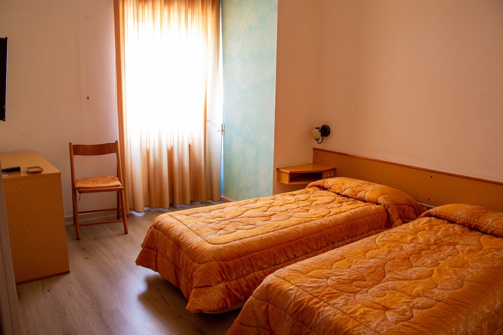 Basic Double or Twin Room photo 2