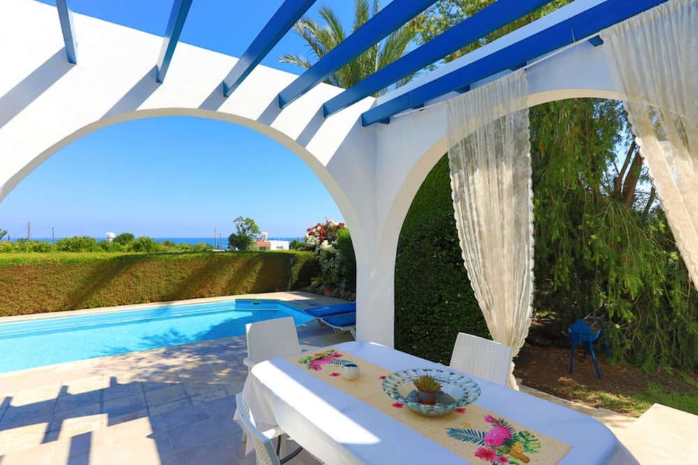 Villa photo 2