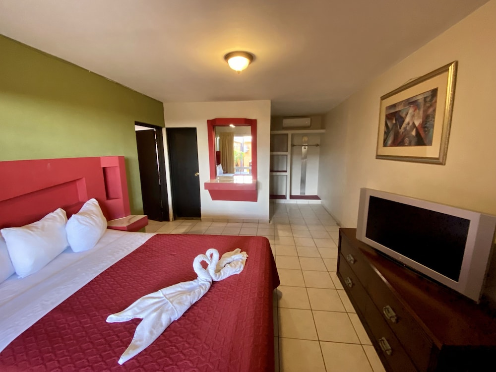 Family Room, 2 Bedrooms