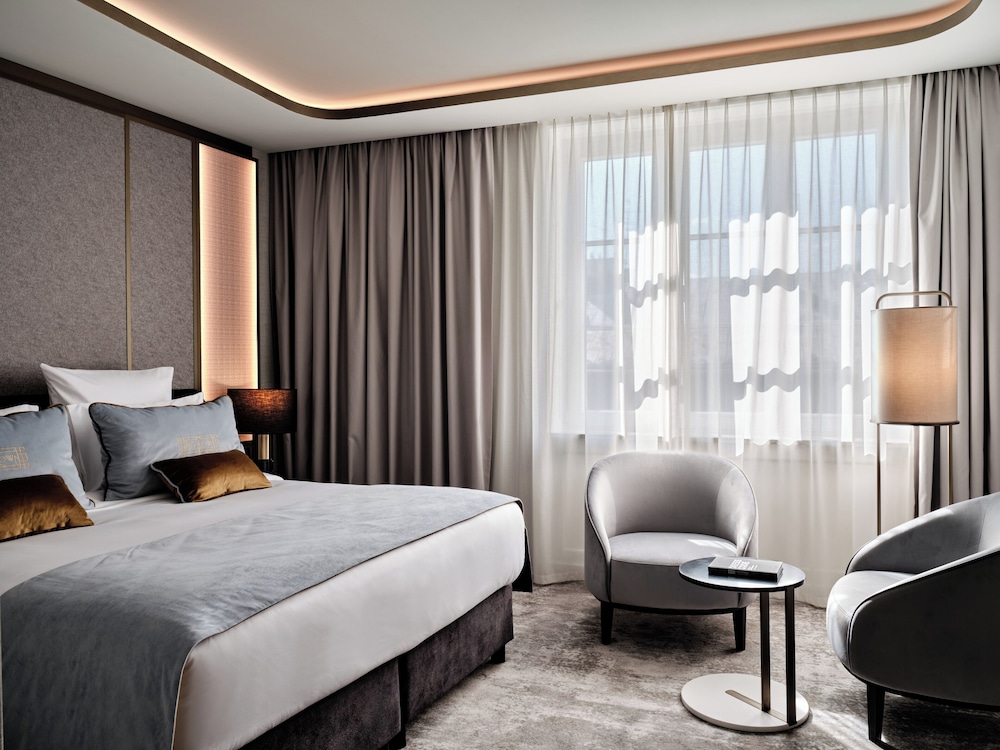 Classic Room, 1 King Bed photo 3
