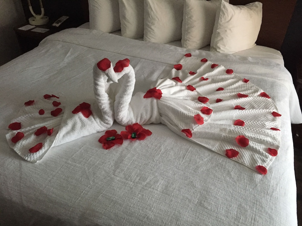Suite, Multiple Beds, 2 Bathrooms - Photo 2