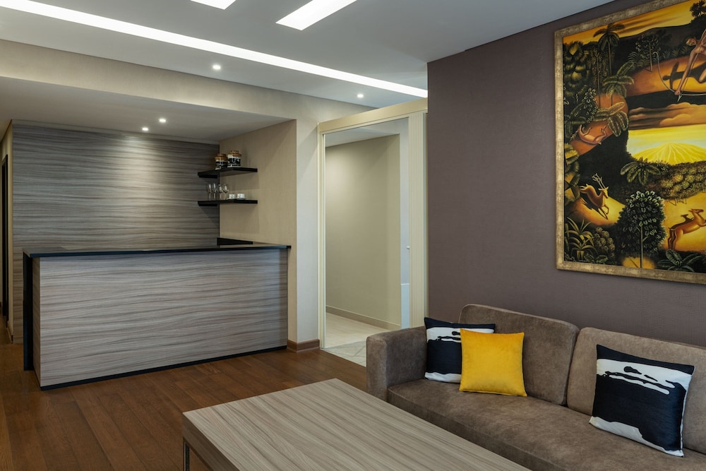 Suite Room, (20% Discount on F&B outlet, A bottle of selected Beverage) photo 1