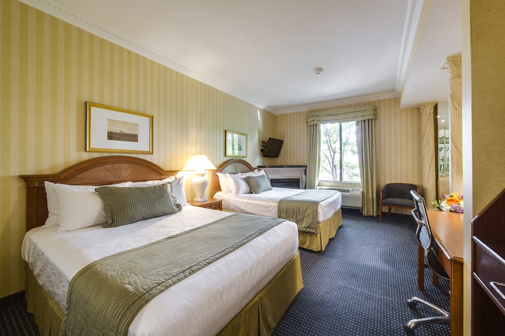 Exclusive Suite, 1 Queen Bed, Jetted Tub photo 2