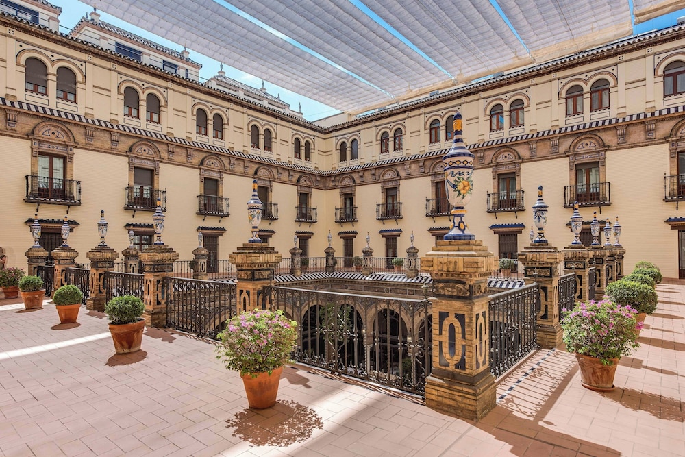Deluxe Room, 1 King Bed, Courtyard View - Photo 10