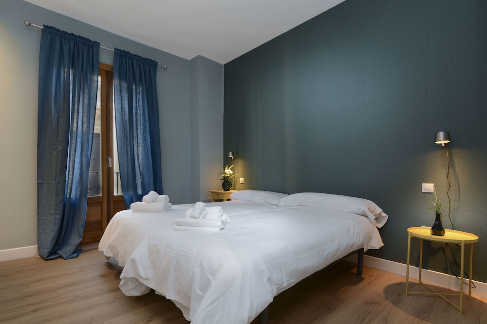 Superior Twin Room, 1 Bedroom, Shared Bathroom, City View photo 3