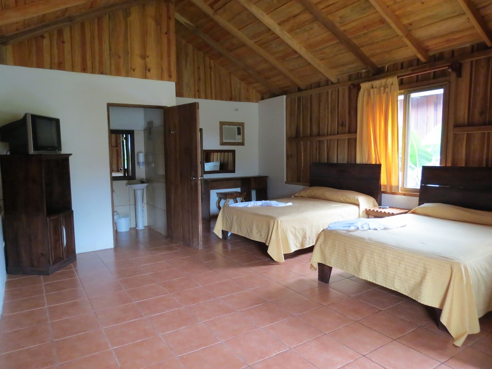 Standard Bungalow, 2 Queen Beds, Mountain View photo 1