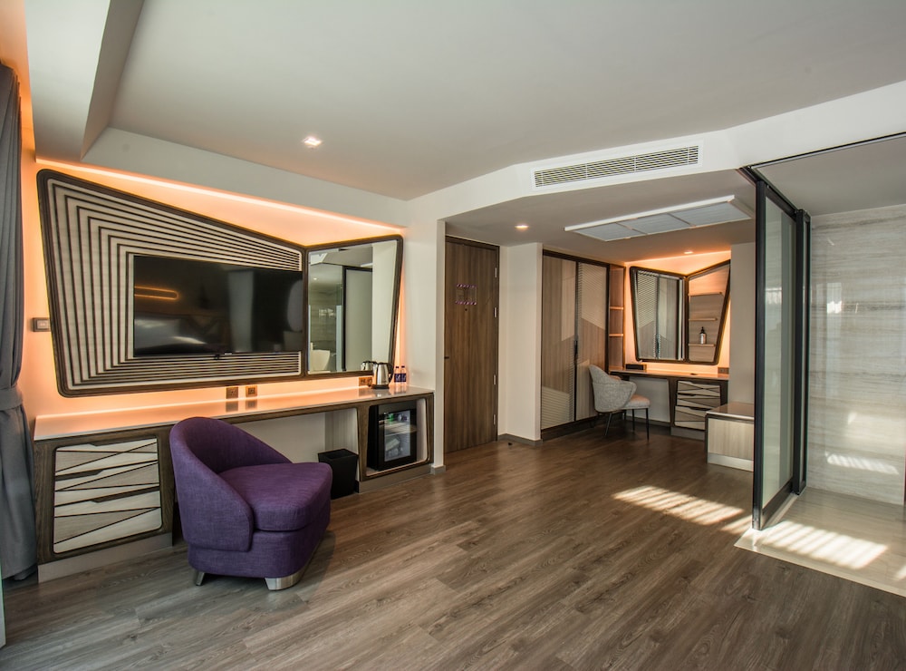 Amethyst Grand Executive - Photo 10