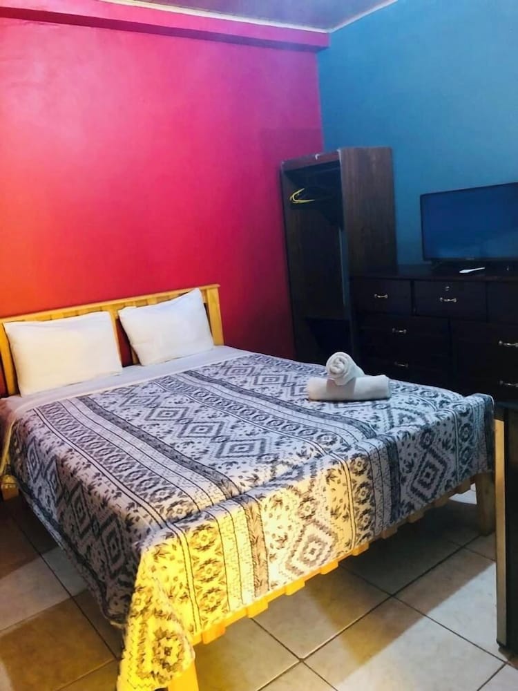 Room, 1 Queen Bed photo 2