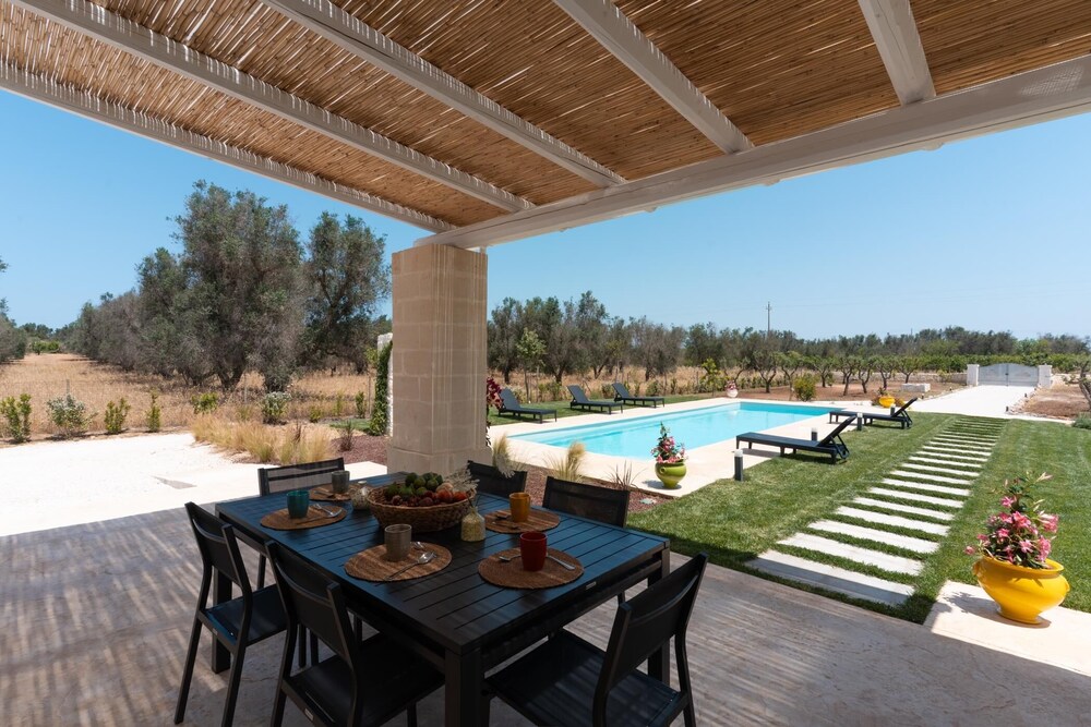 Villa photo 3