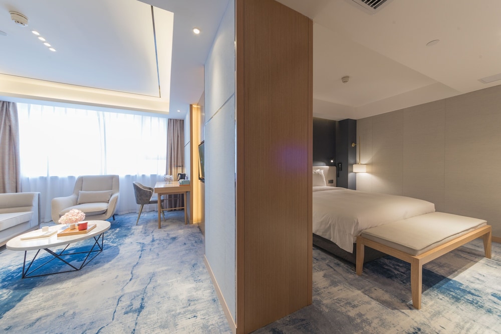 Suite, 1 King Bed (Additional Living Area)