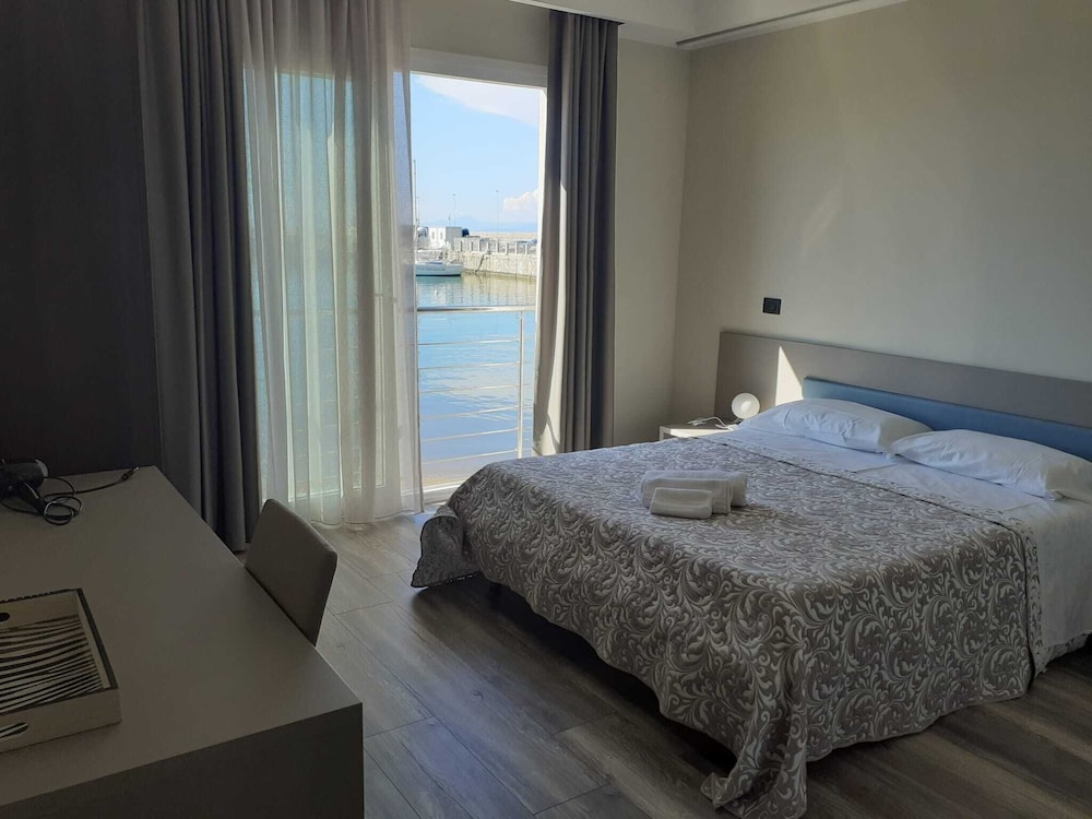 Superior Double Room, Beach View (Room 7)