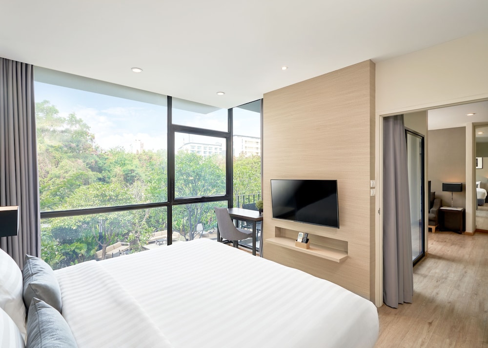 Grand Suite Pool View Room with Kitchenette - Photo 1