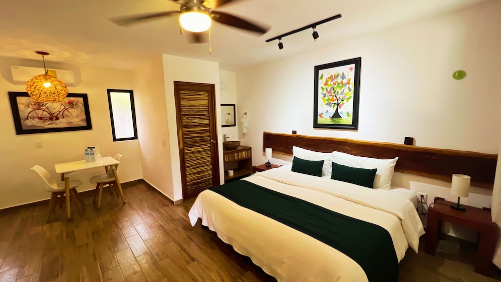 Deluxe Double Room, 1 King Bed, Garden View photo 3