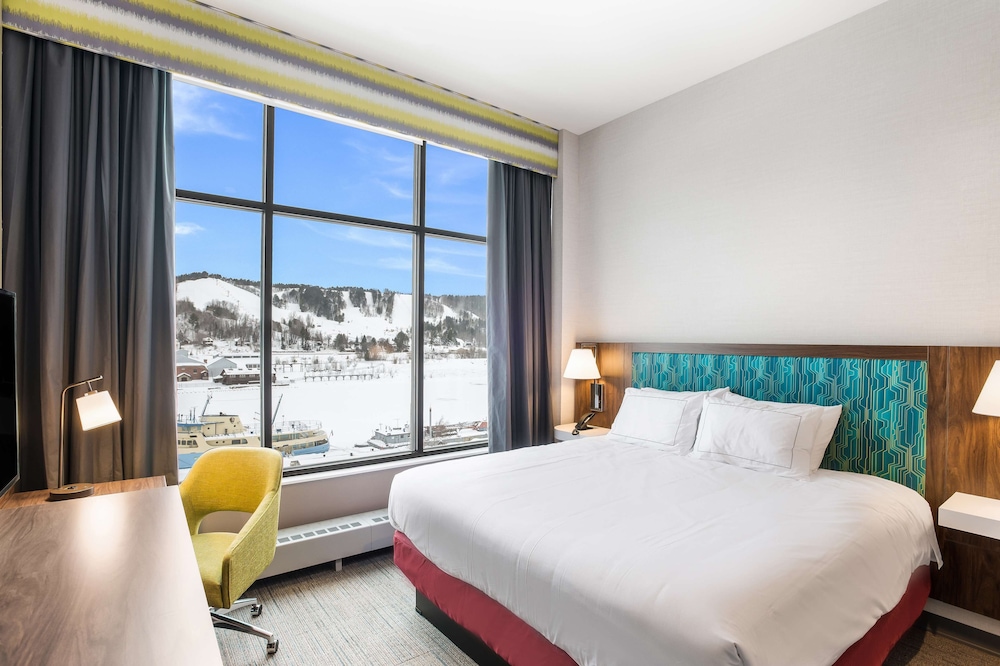 Suite, 1 King Bed, Balcony - Photo 1