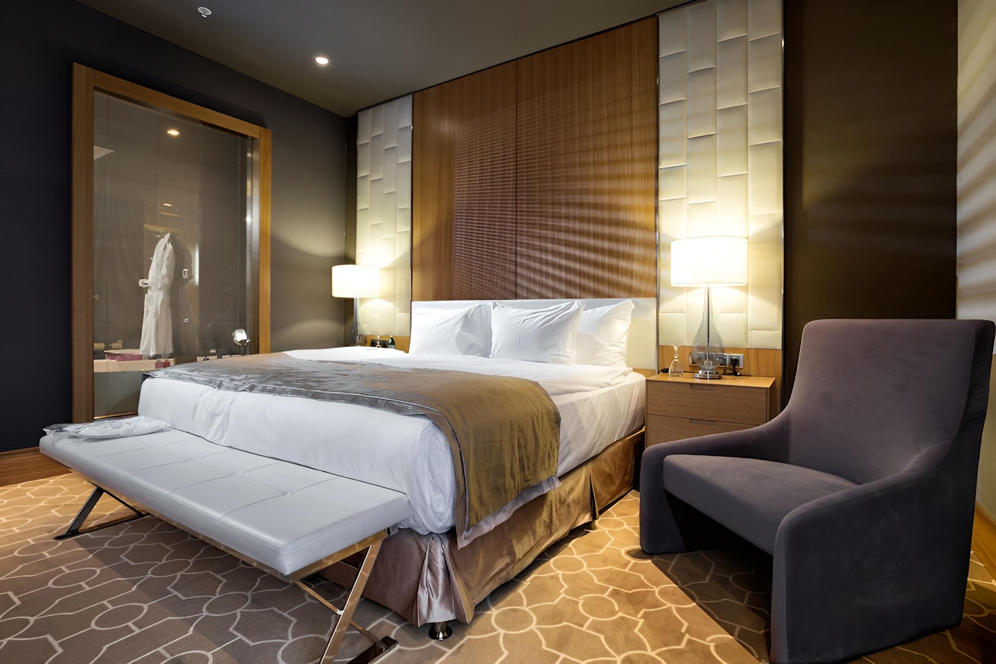 Superior Room, 1 King Bed, City View photo 2