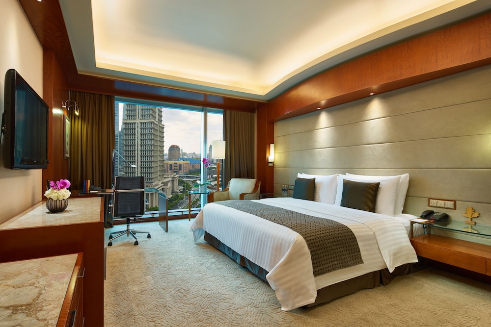 Premier Skyline View King Room