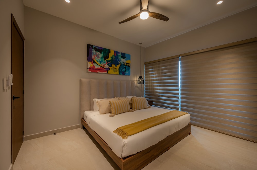 Royal Penthouse, 3 Bedrooms, Terrace, Ocean View photo 2