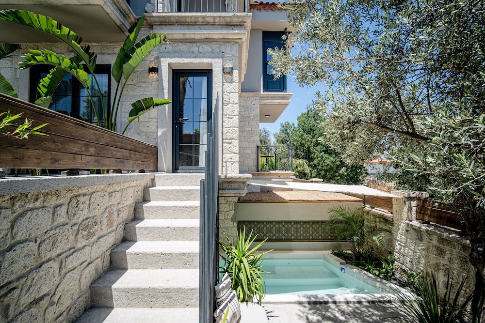 Deluxe Studio Suite, Private Pool