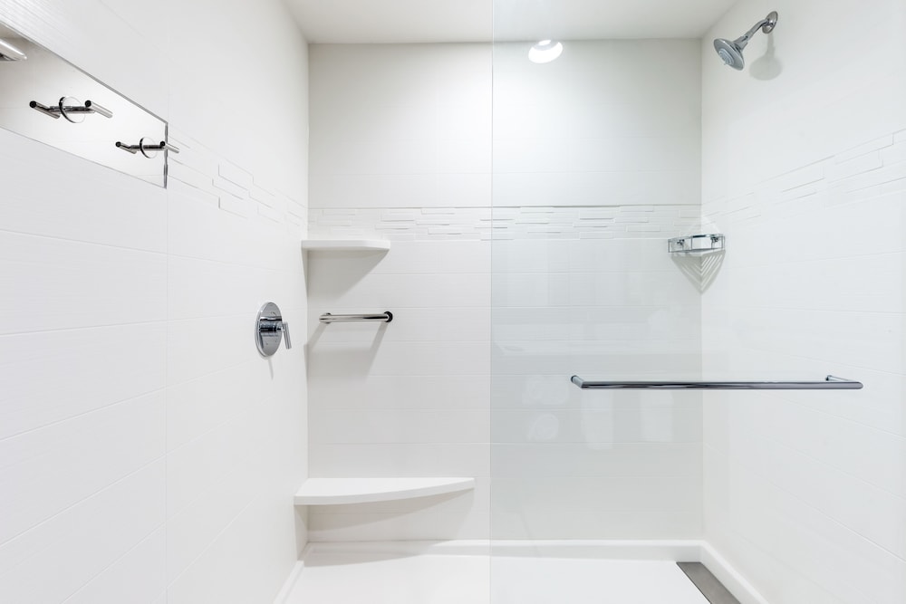 Suite, 1 Bedroom, Corner photo 3