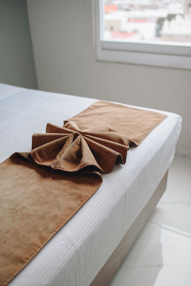 Executive Room, 1 King Bed, City View - Photo 15