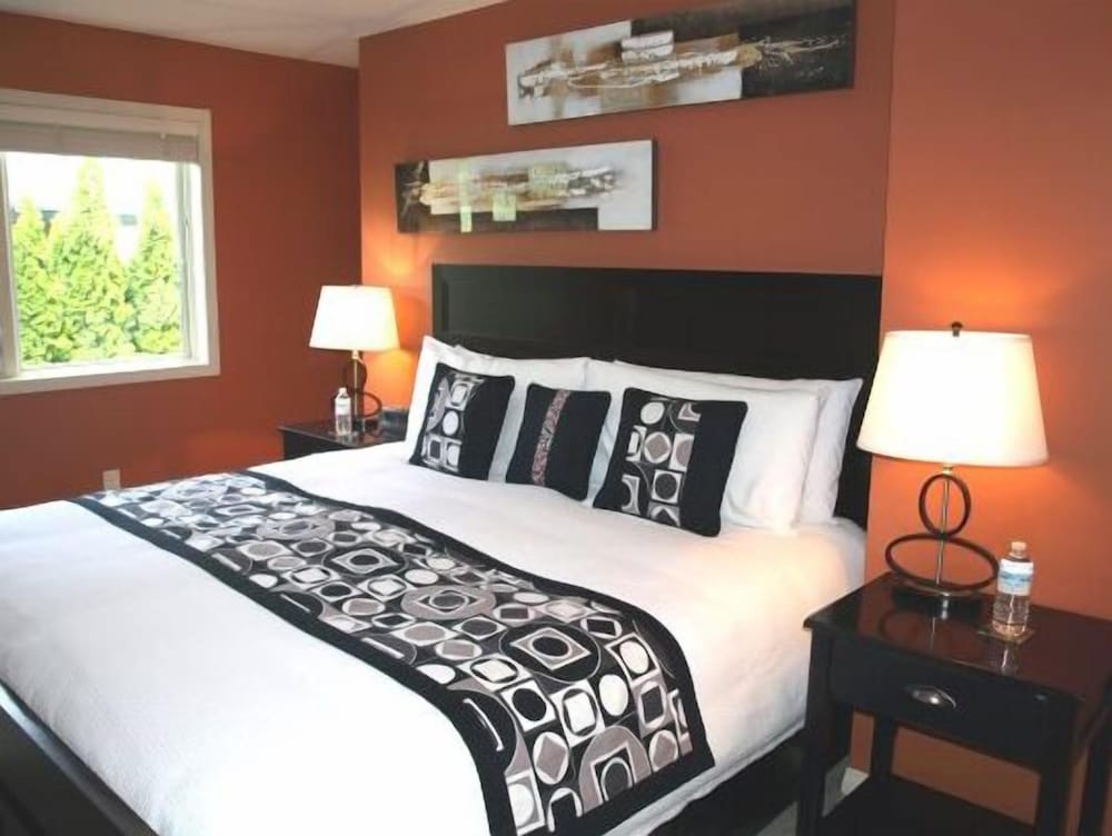 Suite, 1 King Bed, Non Smoking, Valley View photo 3