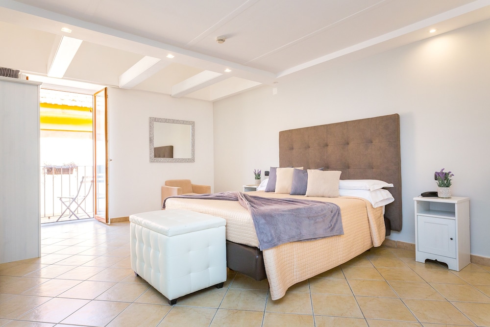 Triple Room, Multiple Beds