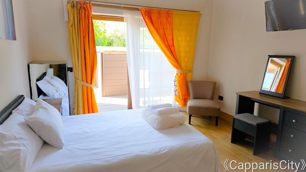 Family Twin Room, 1 Bedroom, Non Smoking, Courtyard View photo 3