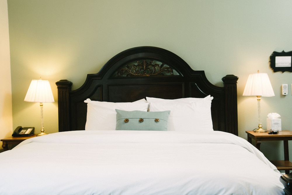 Standard Room, 1 King Bed (GR3)