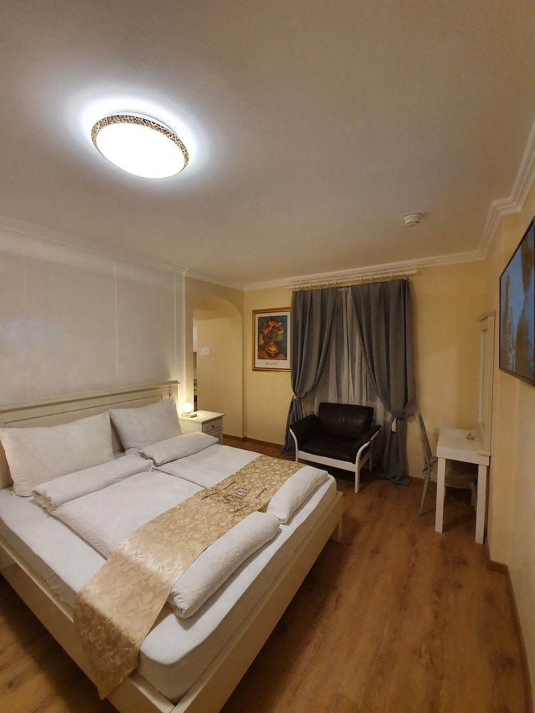 Standard Triple Room - Photo 5