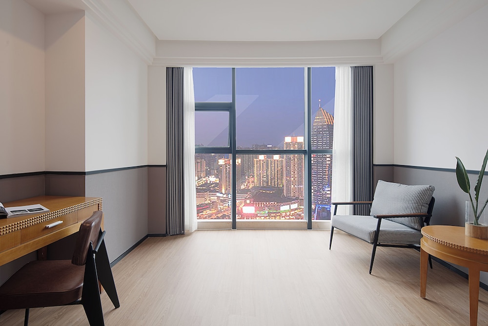 Economy Triple Room photo 3