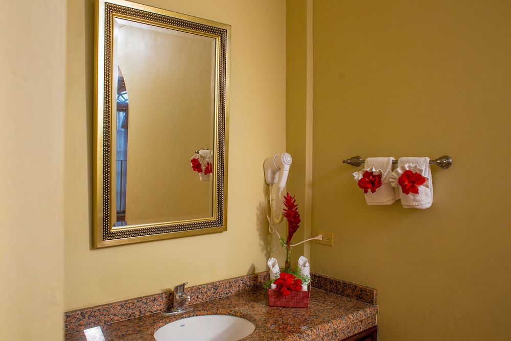 Suite, 1 King Bed, Balcony, Ocean View