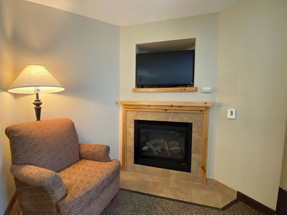 Suite (Two Room) photo 2