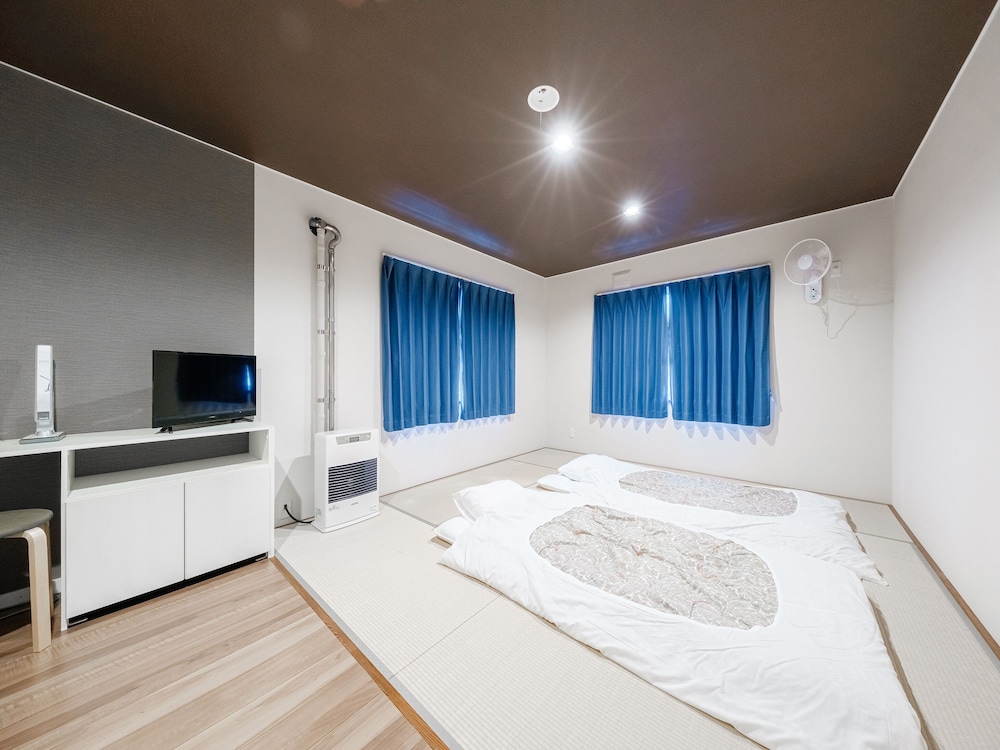 Japanese Room with Shared Washroom Twin
