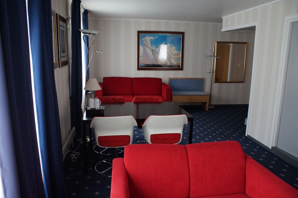 Honeymoon Suite photo 3