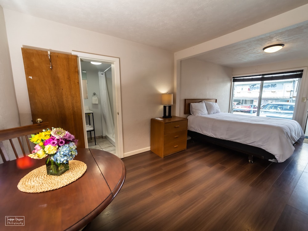 Queen Room, No View