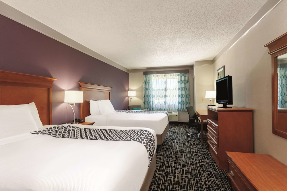 Room, 2 Queen Beds, Non Smoking - Photo 2