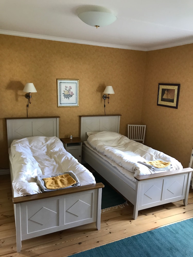 Standard Twin Room, Garden View, Annex Building photo 2