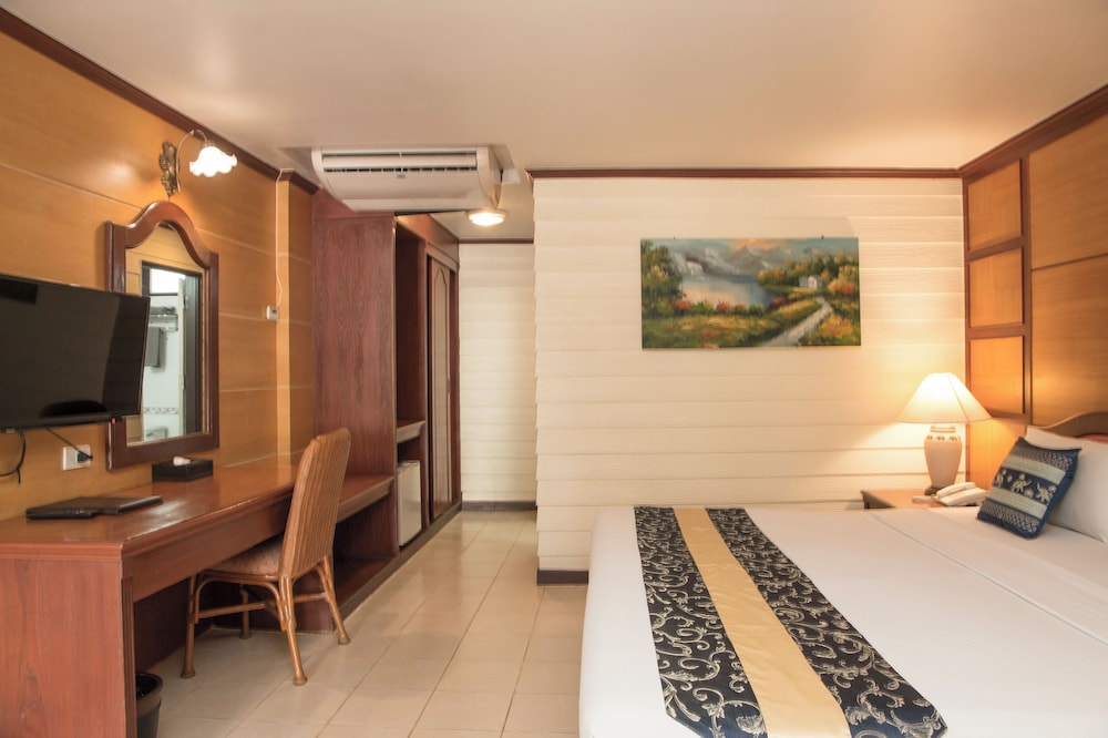 Deluxe Double Room, Pool View - Photo 6
