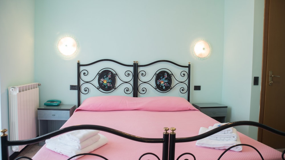 Deluxe Double Room - Photo 1