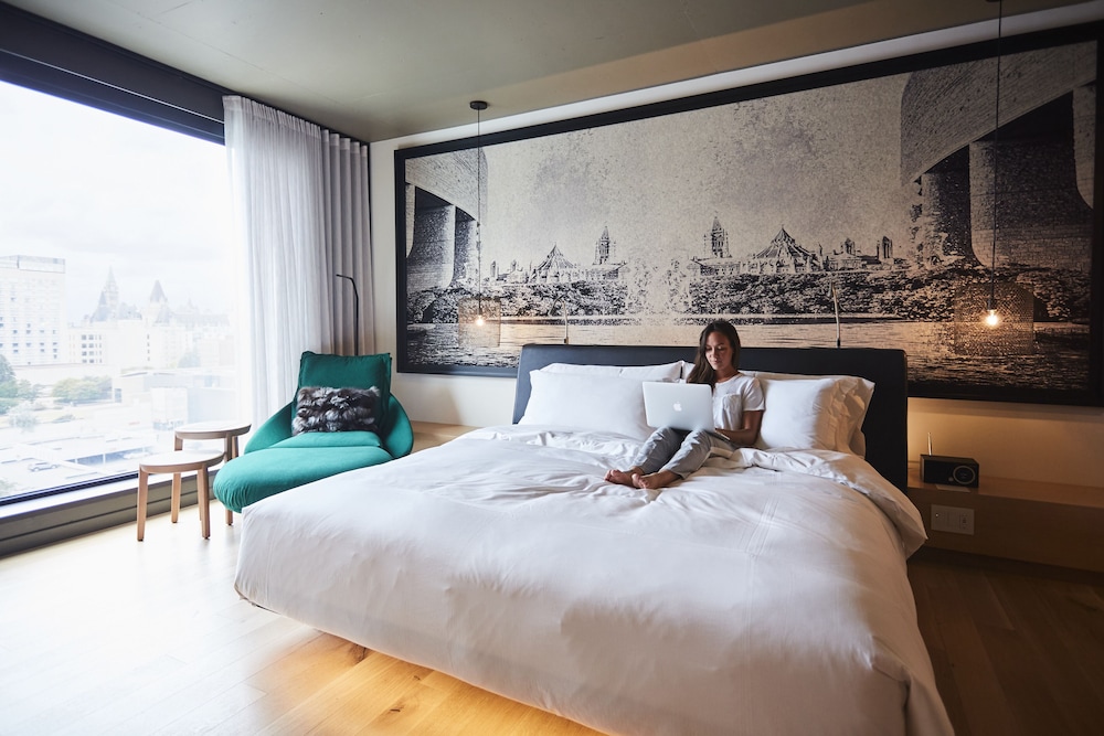 Signature Room, 1 King Bed, City View