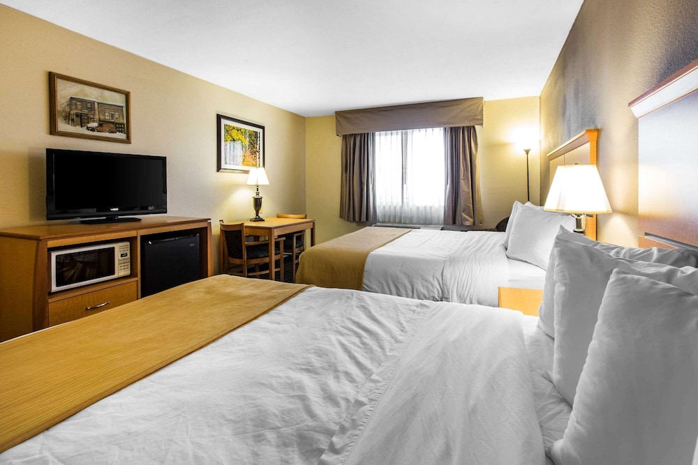 Suite, Multiple Beds, Non Smoking - Photo 5