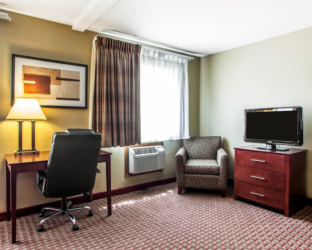 Standard Room, 2 Queen Beds, Non Smoking - Photo 3