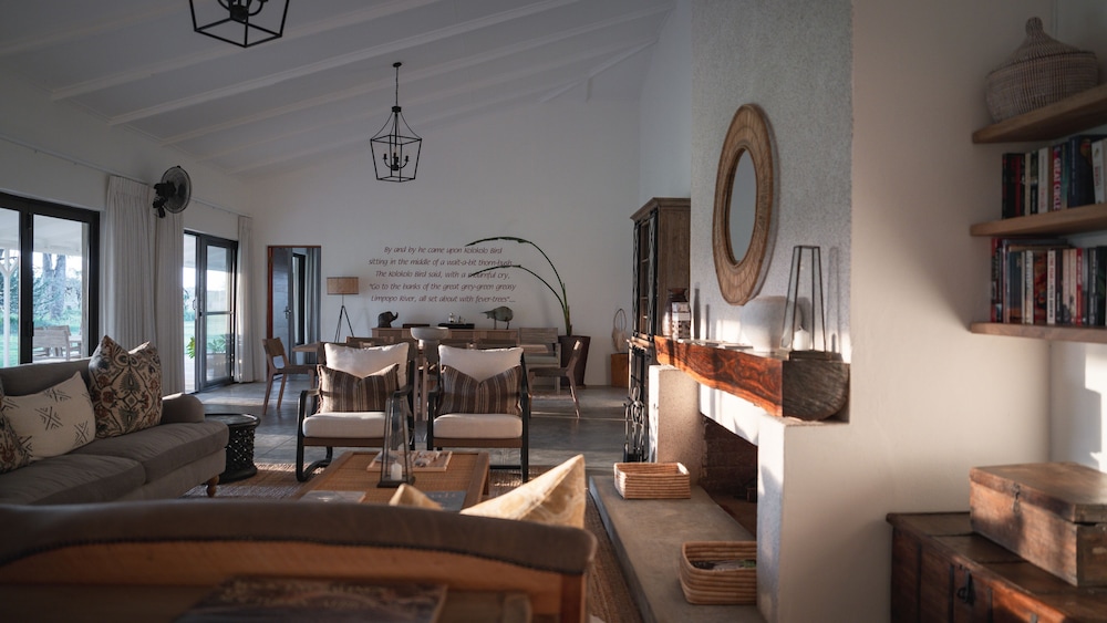 Exclusive House photo 3