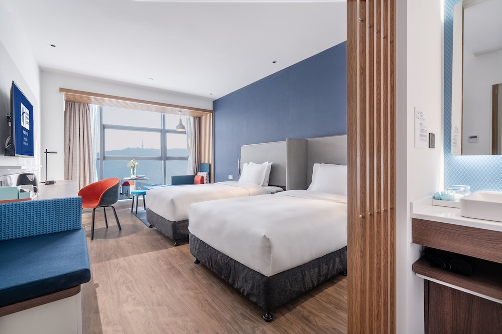 Deluxe Room, 2 Twin Beds, City View